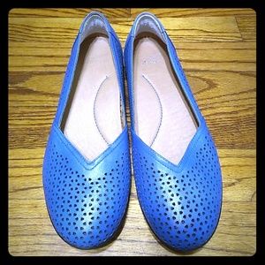 Dansko womens size 8 blue leather slip ons